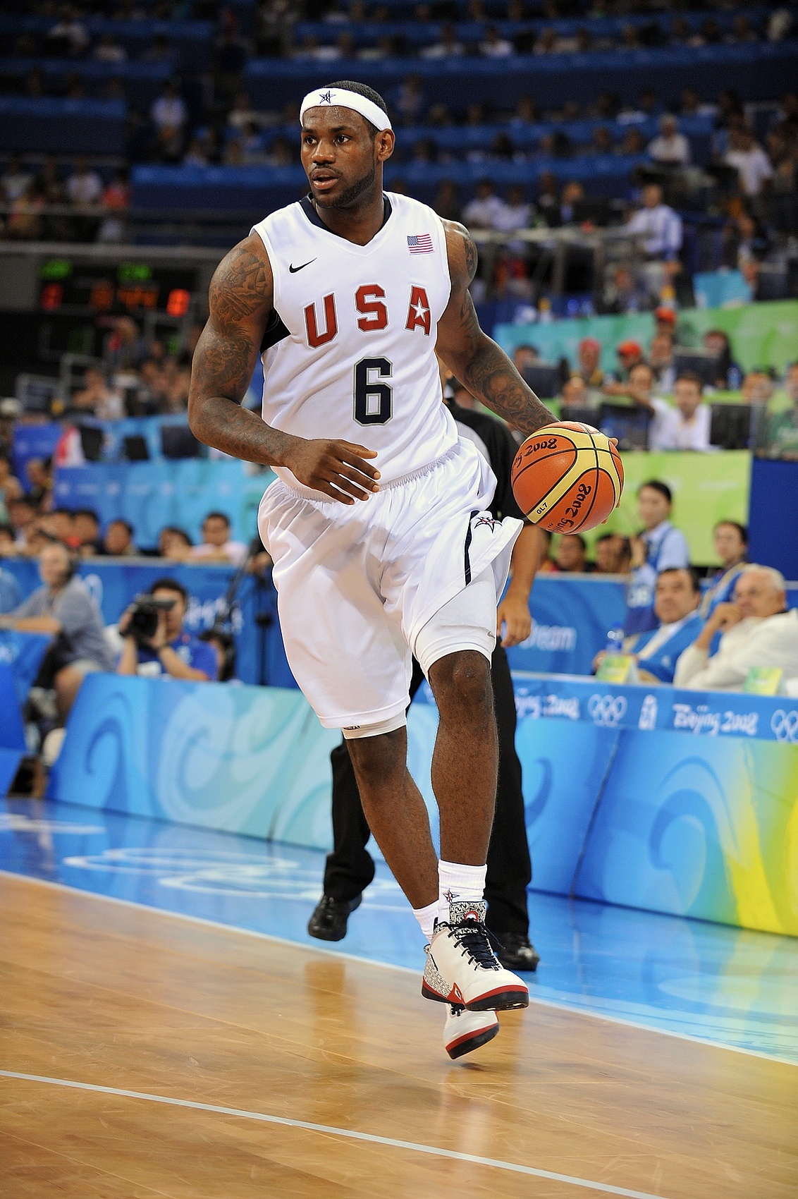 半岛体育官方网站-里德谈梦八队：有次训练当詹姆斯上演暴力扣篮后 训练直接被叫停