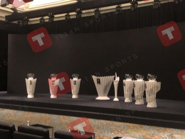 半岛体育官方网站-【前方】世预赛抽签现场已布置完毕 伊万晚间抵达