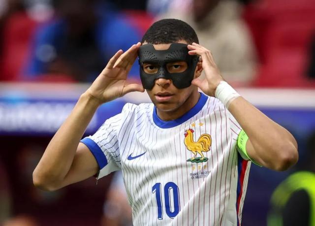 半岛体育官网-法国左转，法国队无憾，非最佳姆巴佩已是英雄