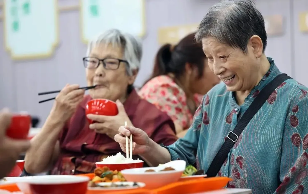 半岛体育官网-2026养老金“22连涨”稳了！工龄满40年，挂钩调整更吃香吗？