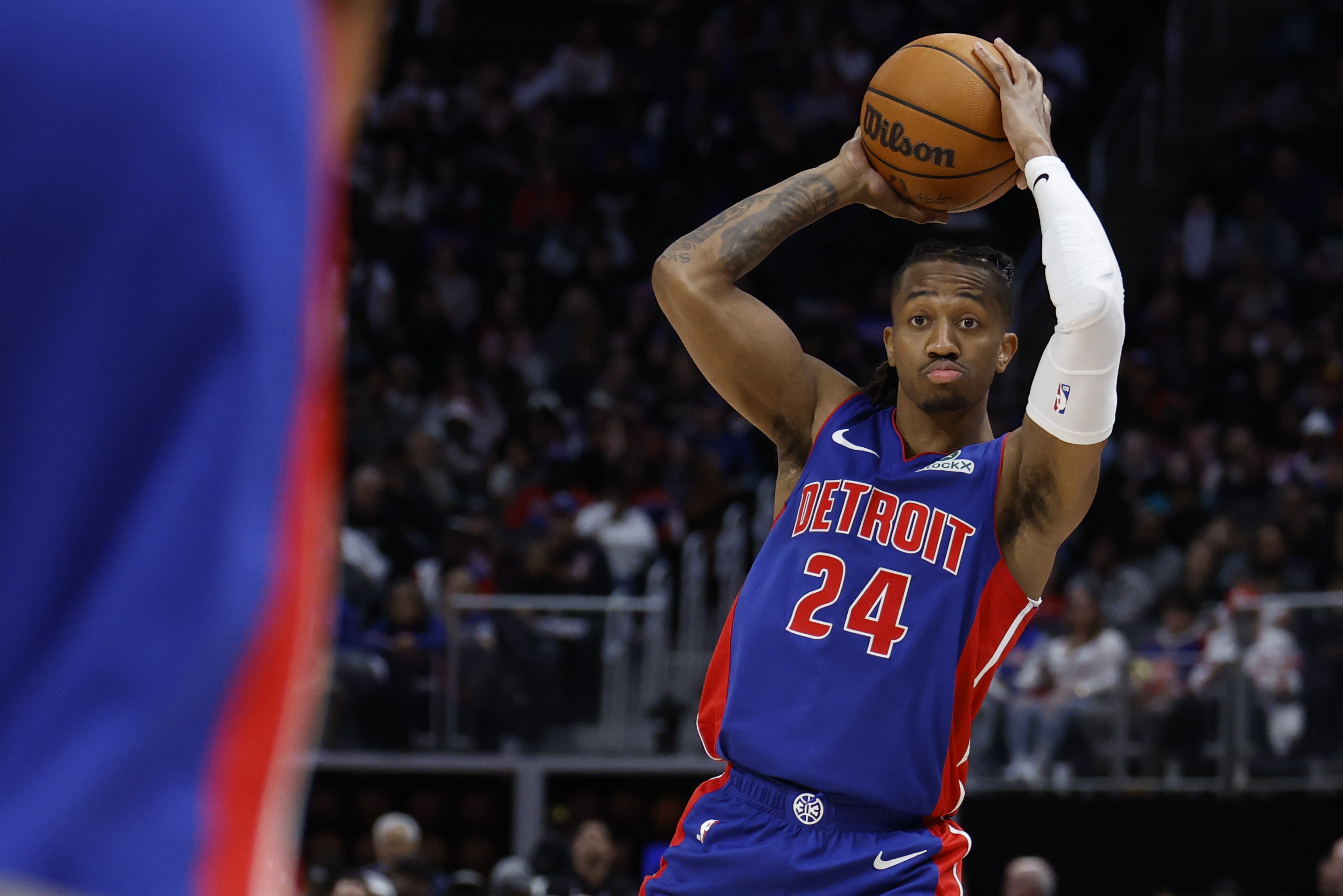 半岛体育APP-神奇小子詹金斯！两次绝平又来准绝杀 落选秀成活塞主力不靠运气